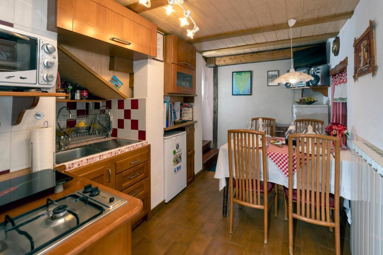 Apartment Pod Lipom Roč エクステリア 写真