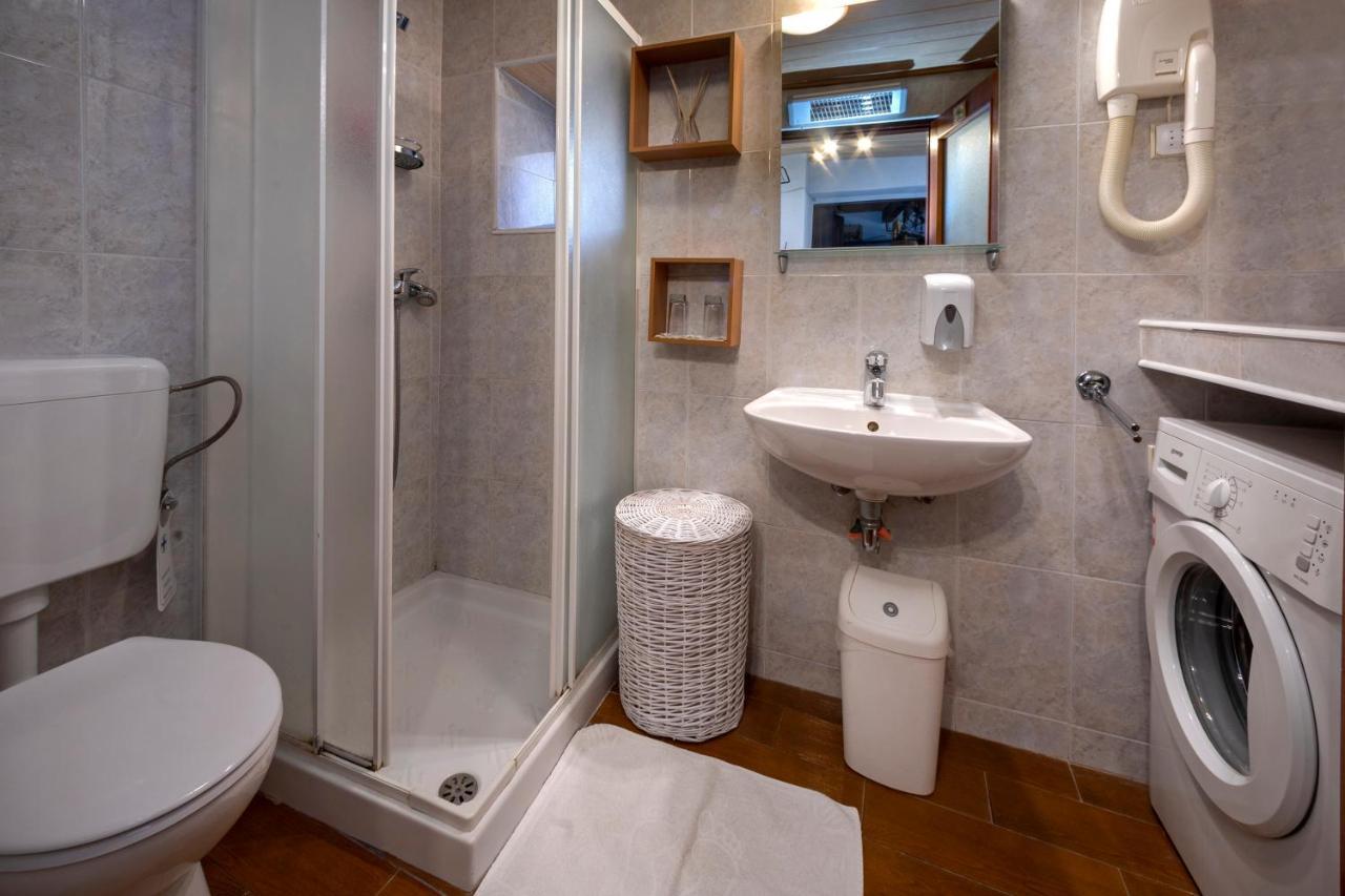 Apartment Pod Lipom Roč エクステリア 写真