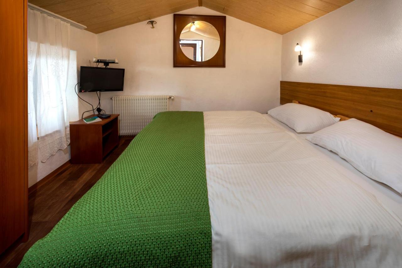 Apartment Pod Lipom Roč エクステリア 写真
