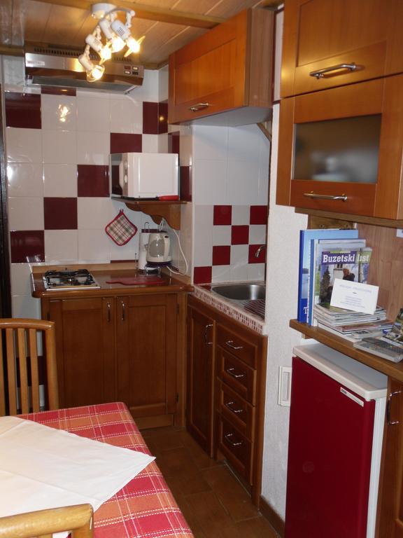 Apartment Pod Lipom Roč 部屋 写真